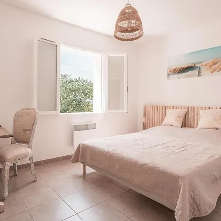 Holiday home Petit Paradis Garrigue *